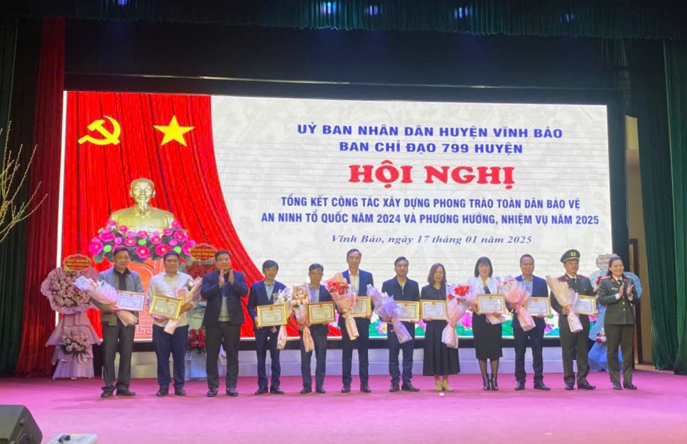 Huyện Vĩnh Bảo: Biểu dương các tập thể, cá nhân có thành tích thực hiện phong trào toàn dân bảo vệ ANTQ năm 2024